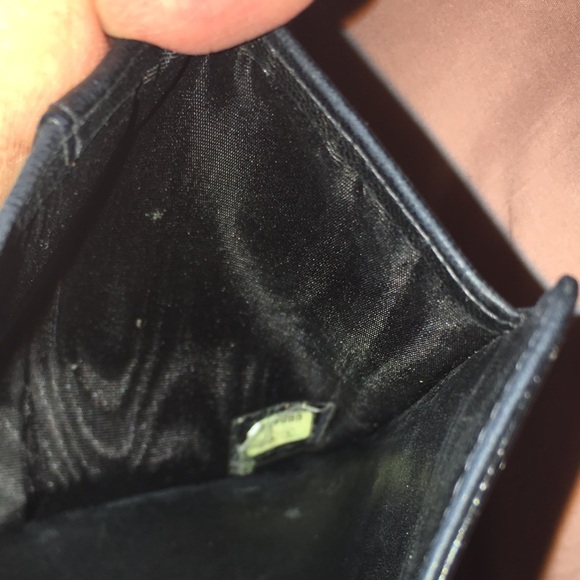 Chanel Black Leather Wallet with Iconic Logo - Picture 2 of 16